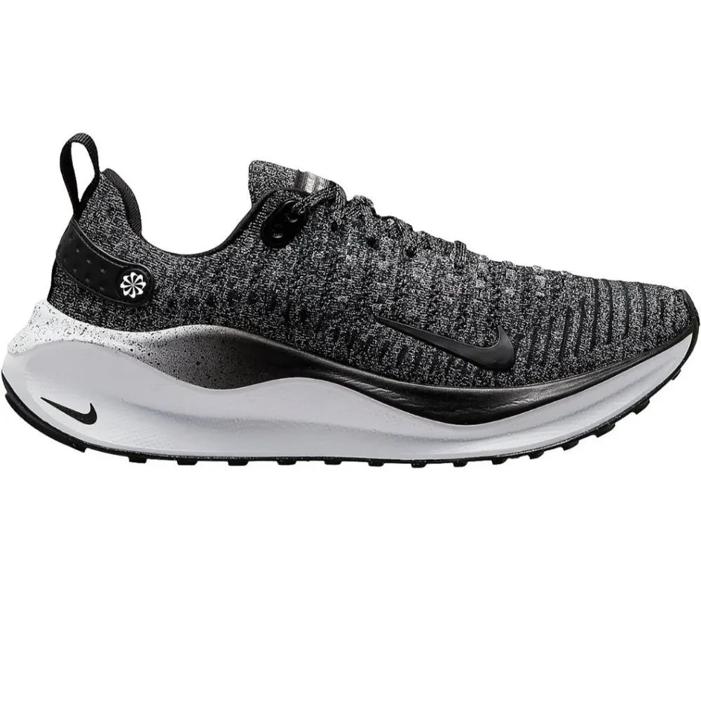 Nike Women's Black and Gray Knit Athletic Running Shoes